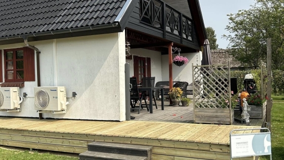 Træterrasse med trappe
