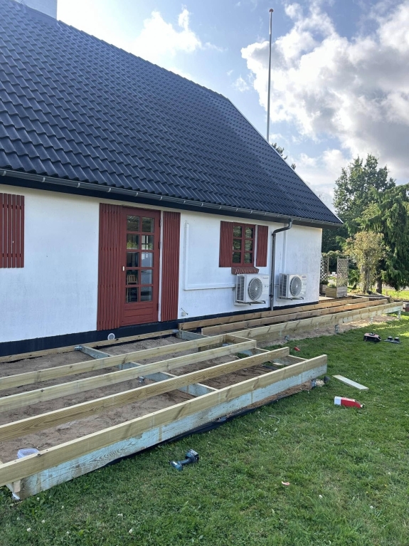 ny Træterrasse under konstruktion