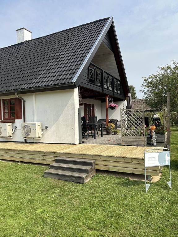 Træterrasse med trappe